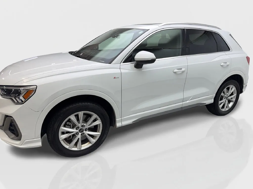 Audi Q3 photo 12