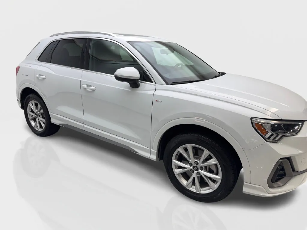 Audi Q3 photo 14