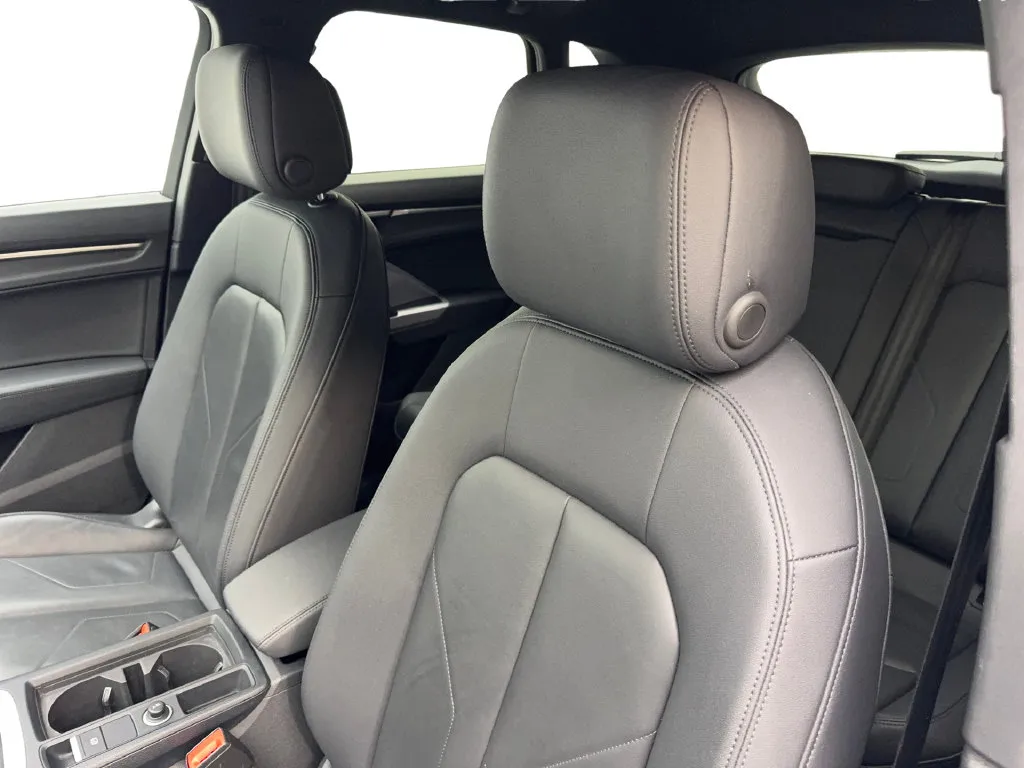 Audi Q3 photo 30