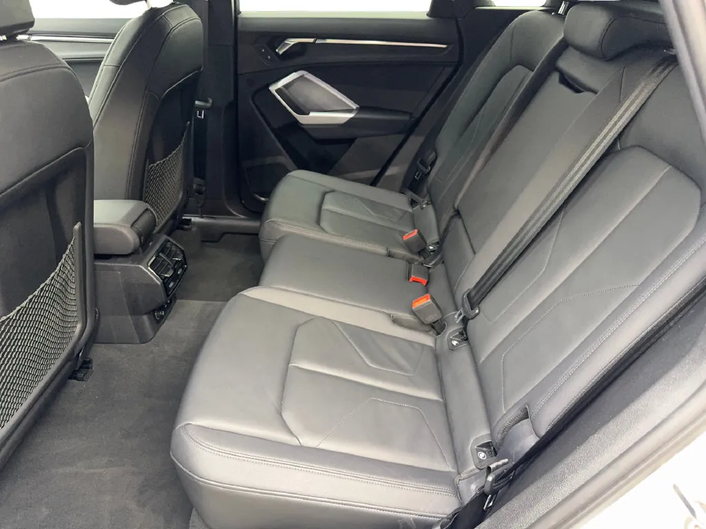 Audi Q3 photo 36