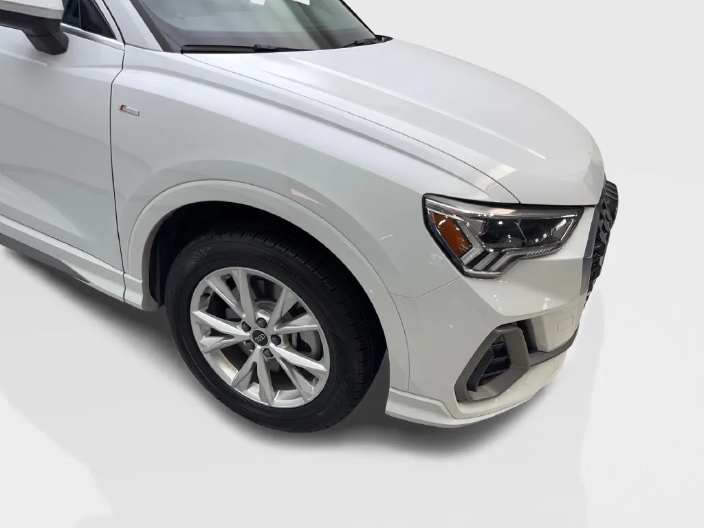Audi Q3 photo 21