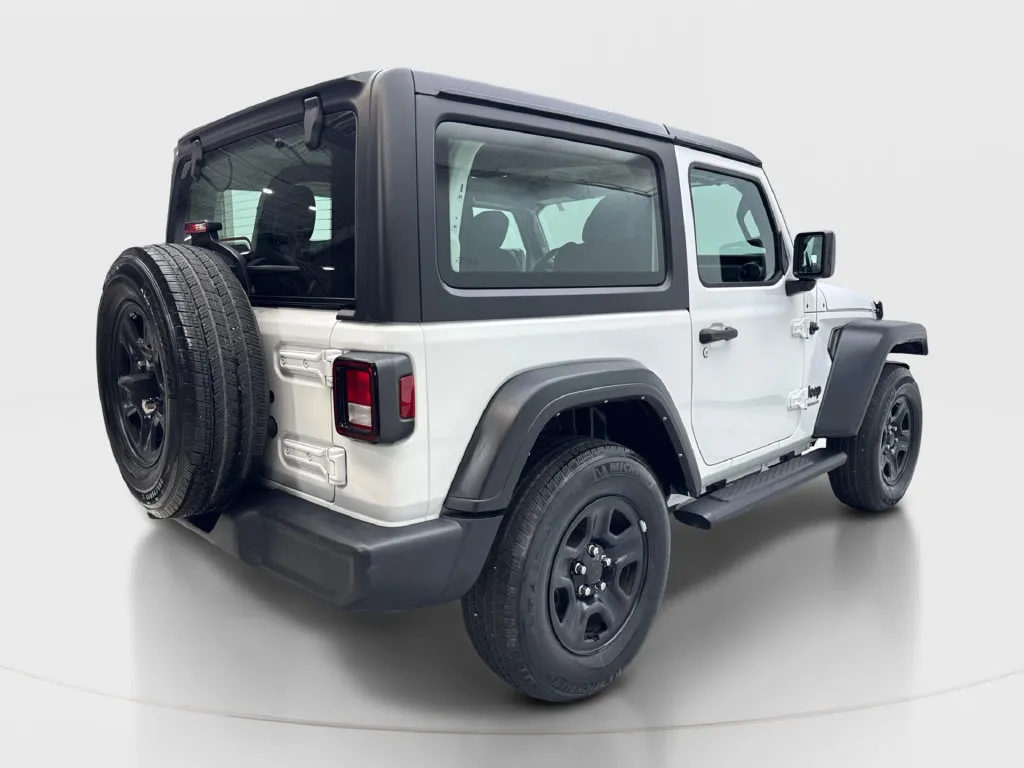 Jeep Wrangler photo 7