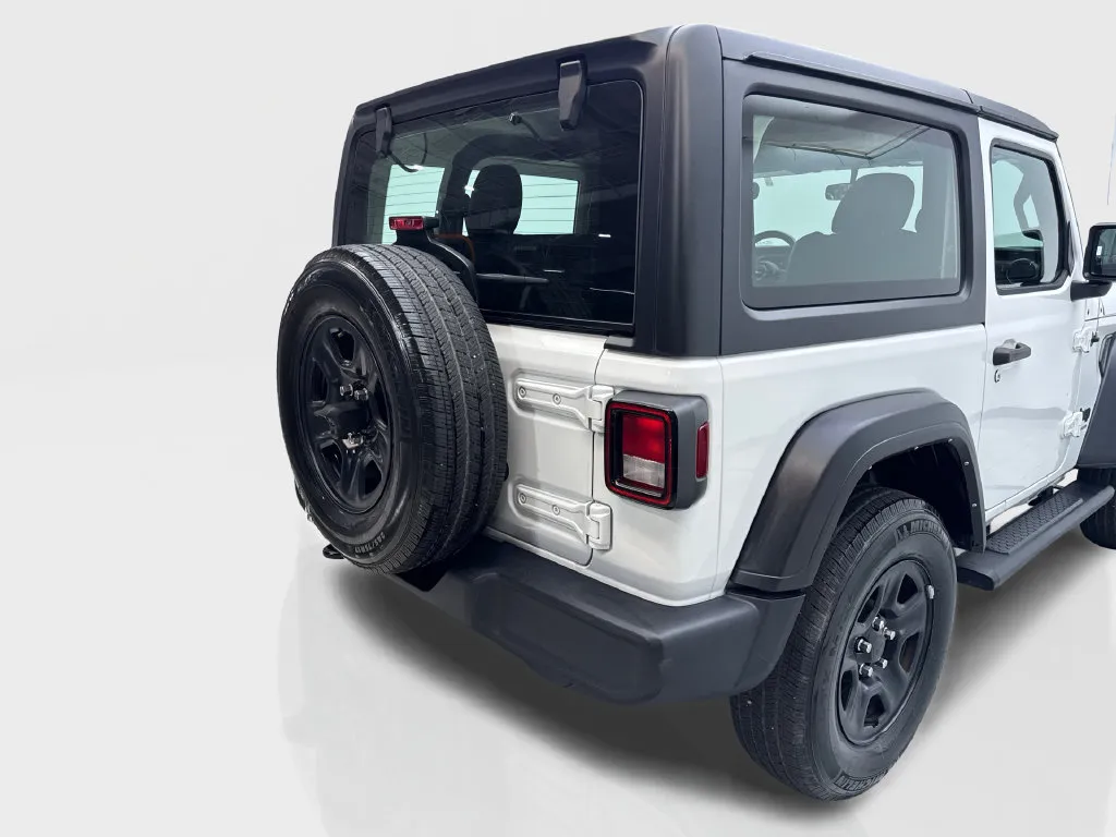 Jeep Wrangler photo 20
