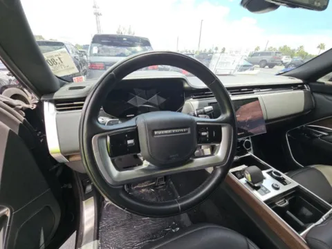 More photos of 2022 Land Rover Range Rover SE at Autos of Dallas - Irving, TX