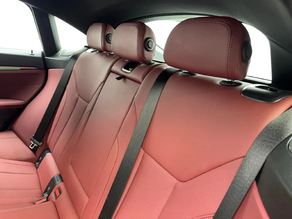 BMW i4 photo 37