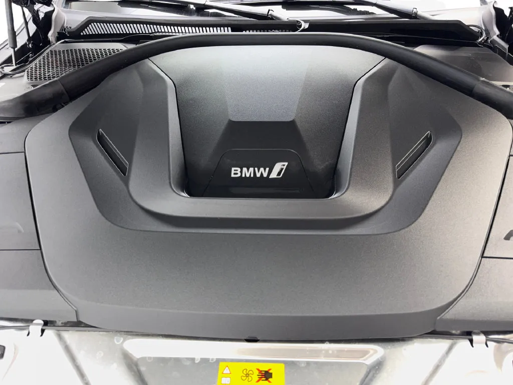 BMW i4 photo 79