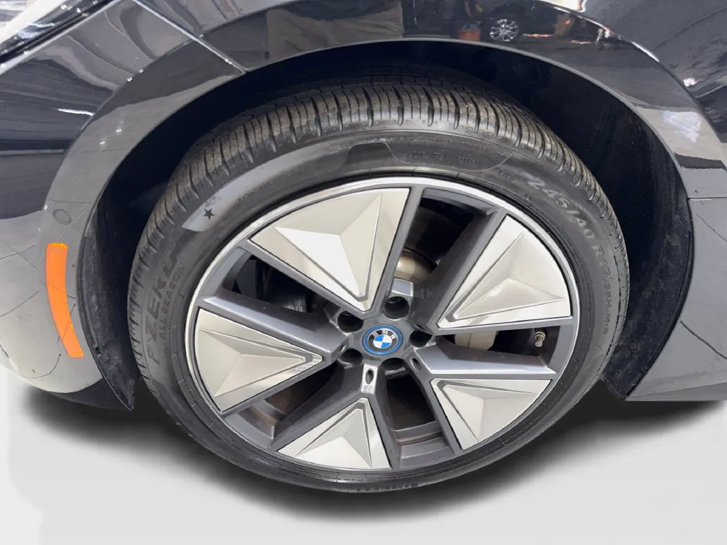 BMW i4 photo 90