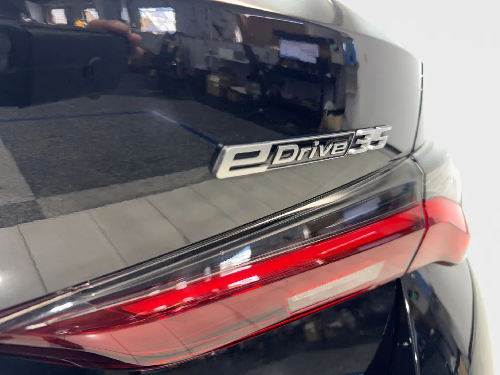 BMW i4 photo 26