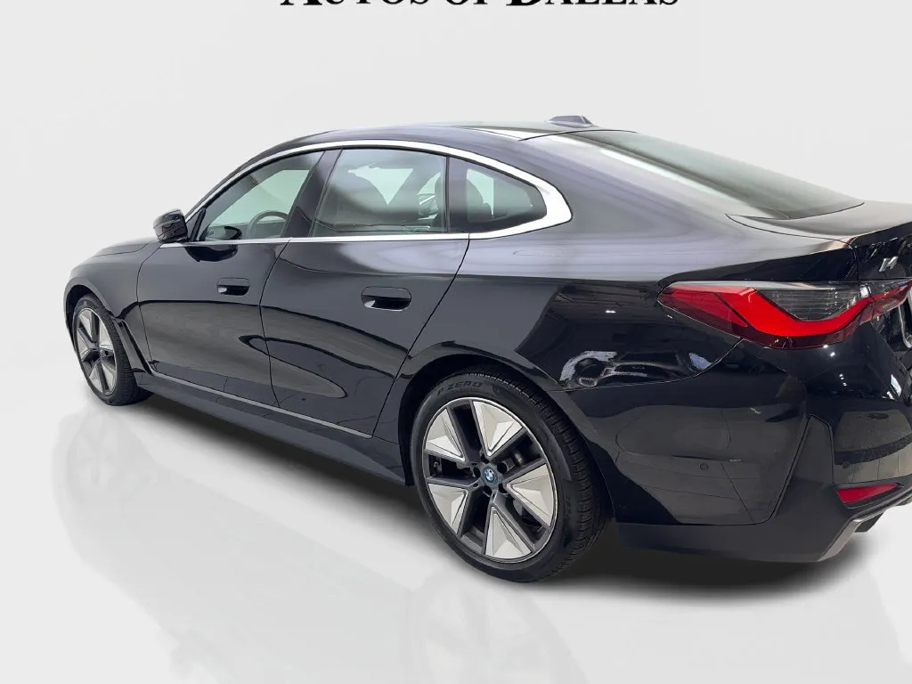 BMW i4 photo 16