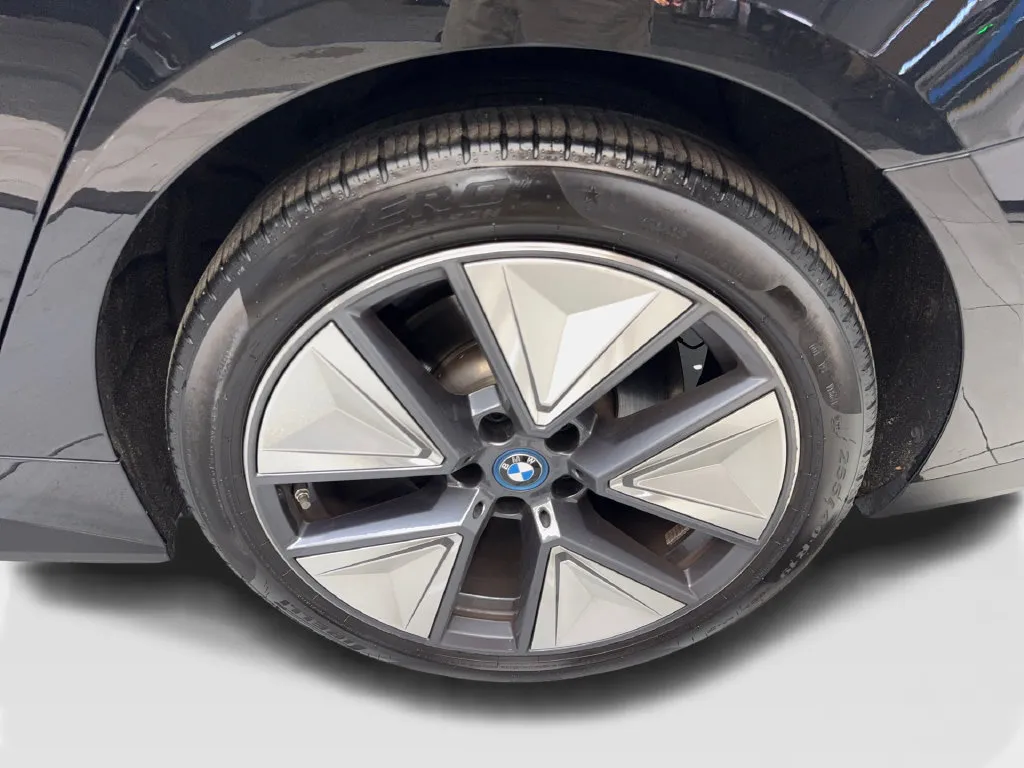 BMW i4 photo 89