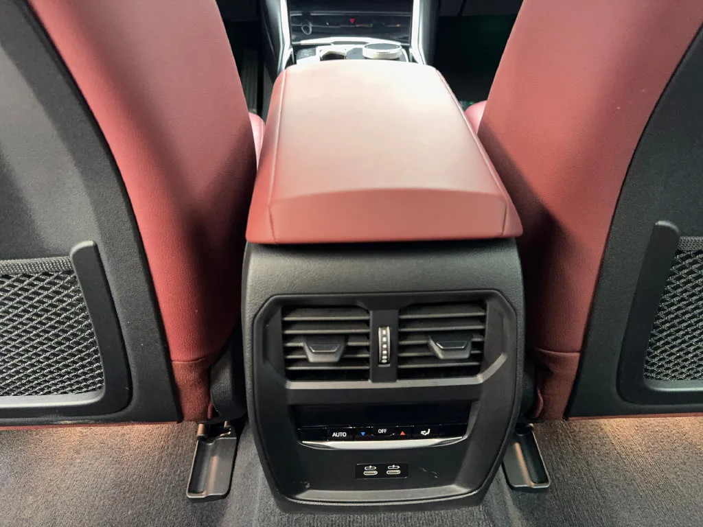 BMW i4 photo 74
