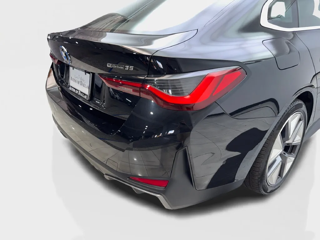 BMW i4 photo 20
