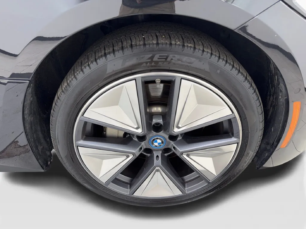BMW i4 photo 87