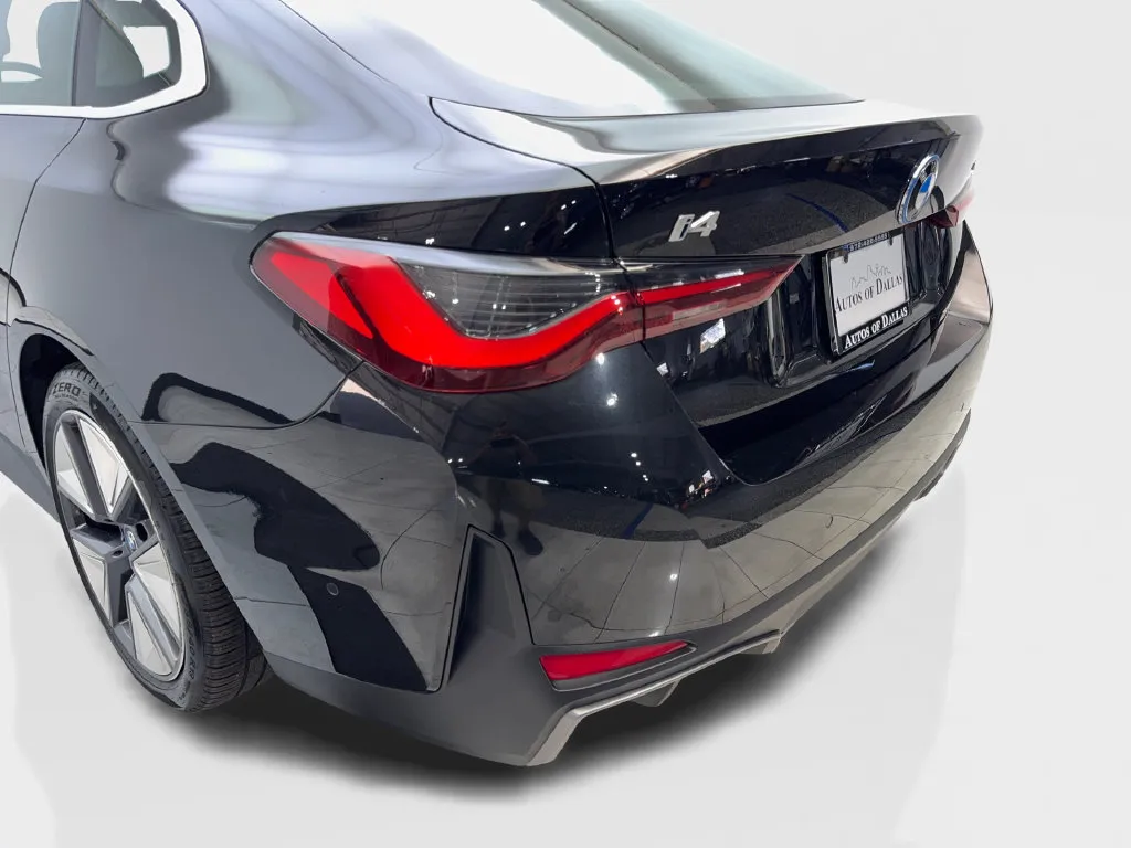 BMW i4 photo 21