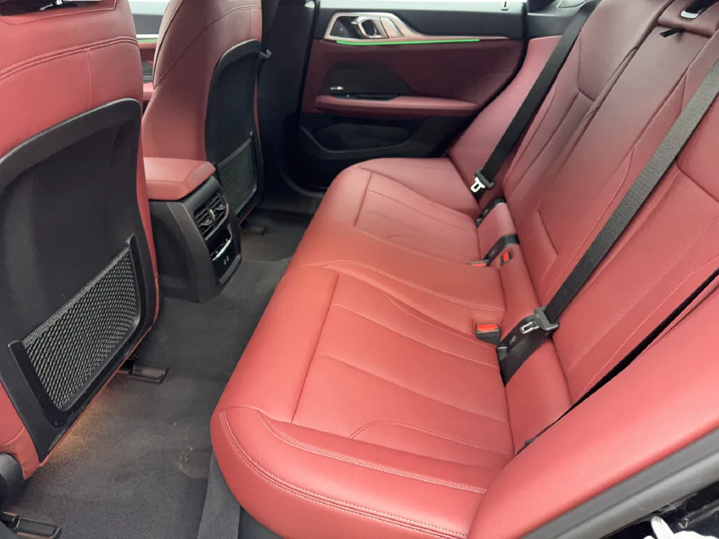 BMW i4 photo 36