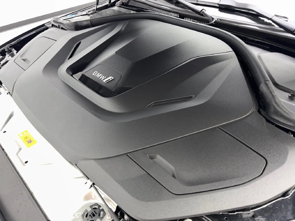 BMW i4 photo 78