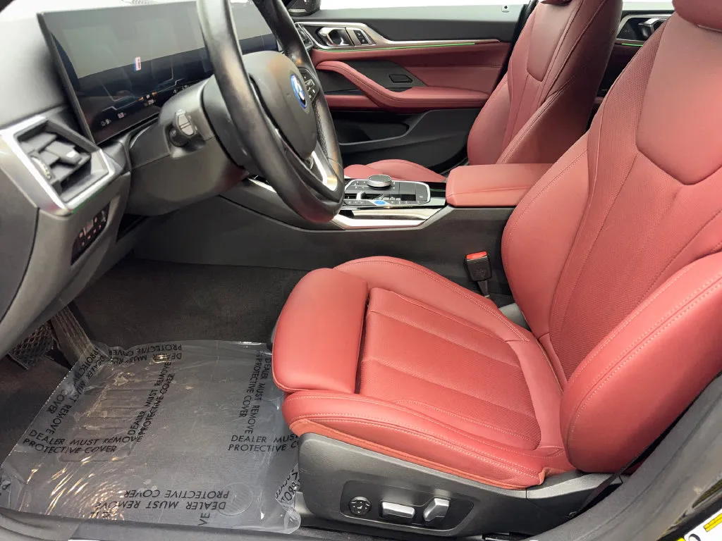 BMW i4 photo 29