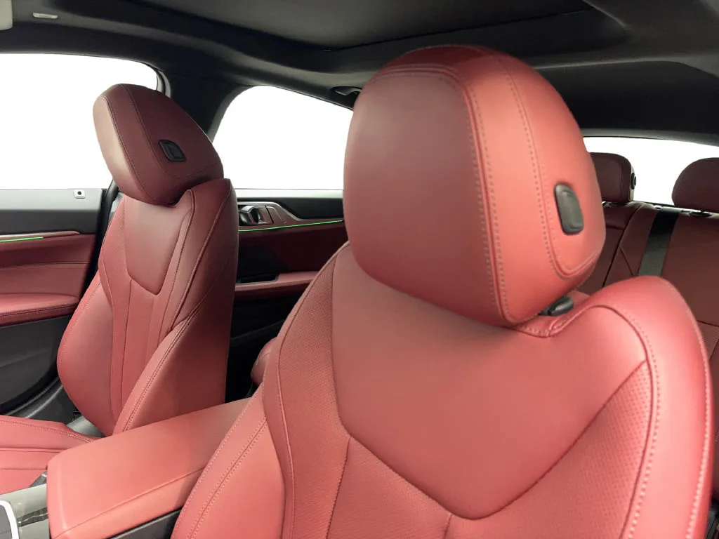 BMW i4 photo 30