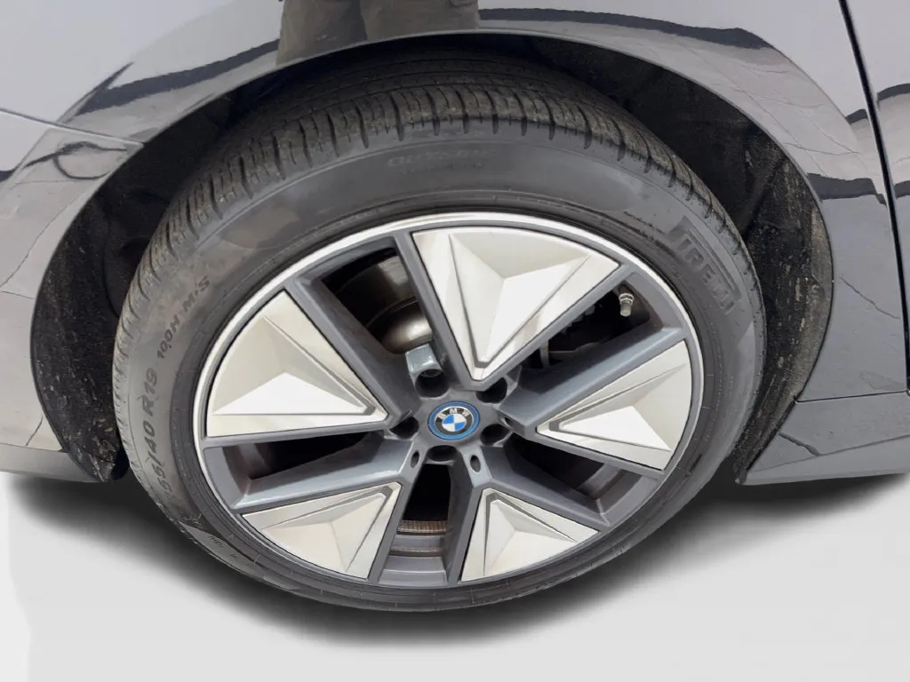 BMW i4 photo 88