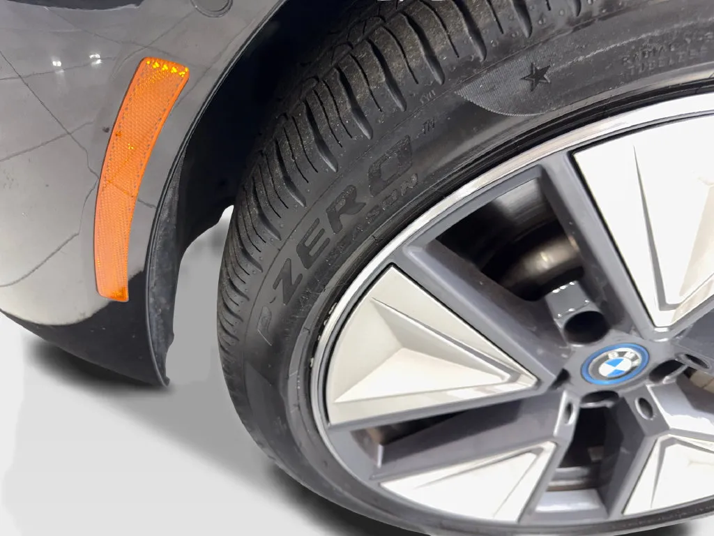 BMW i4 photo 91