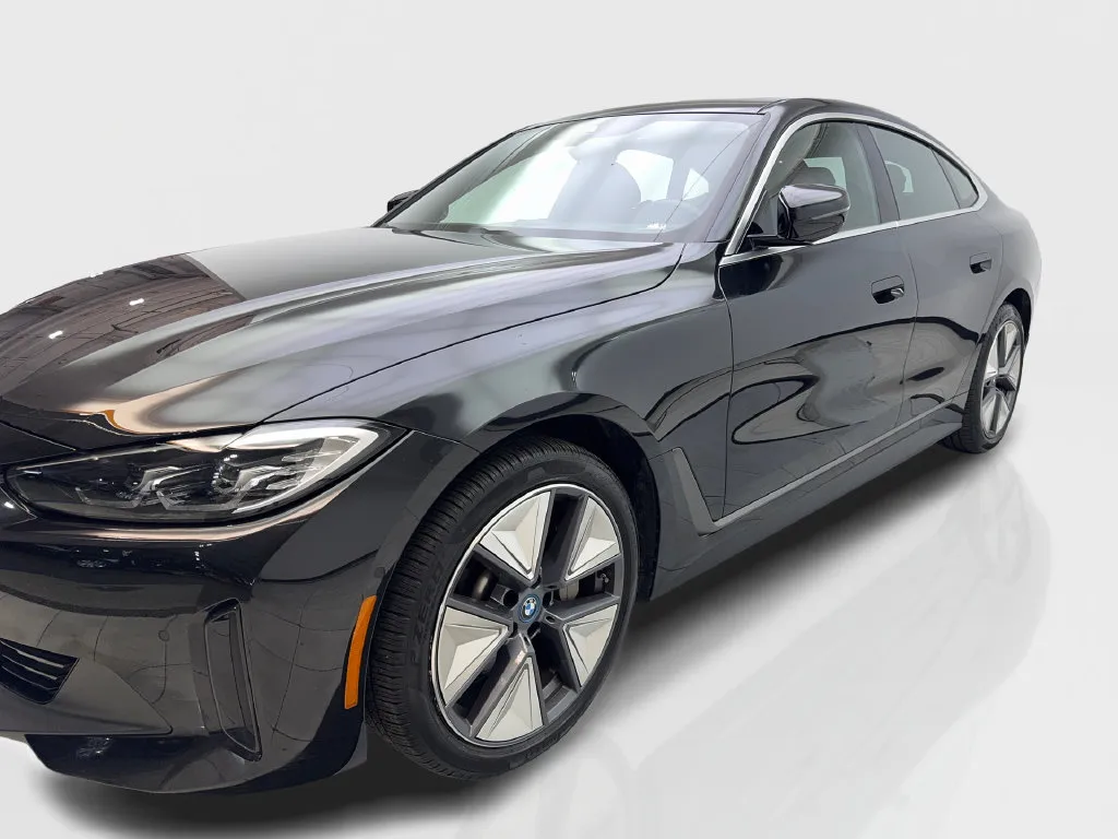 BMW i4 photo 12