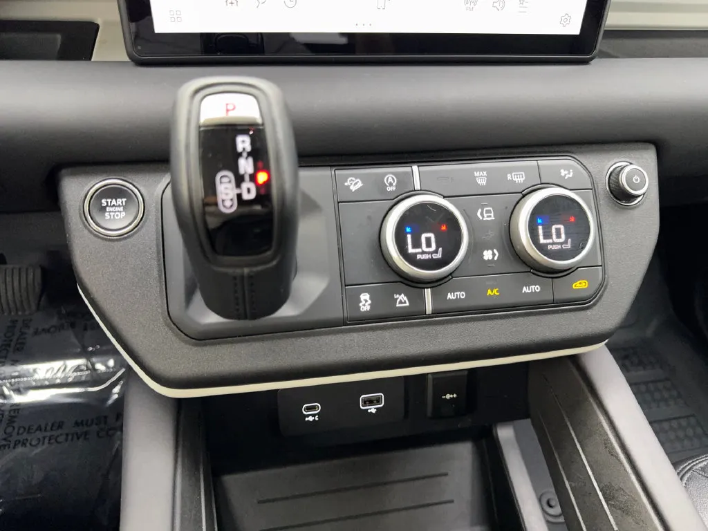 Land Rover Defender photo 66