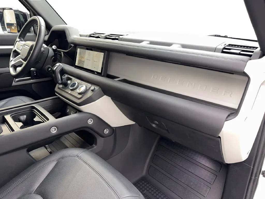 Land Rover Defender photo 53