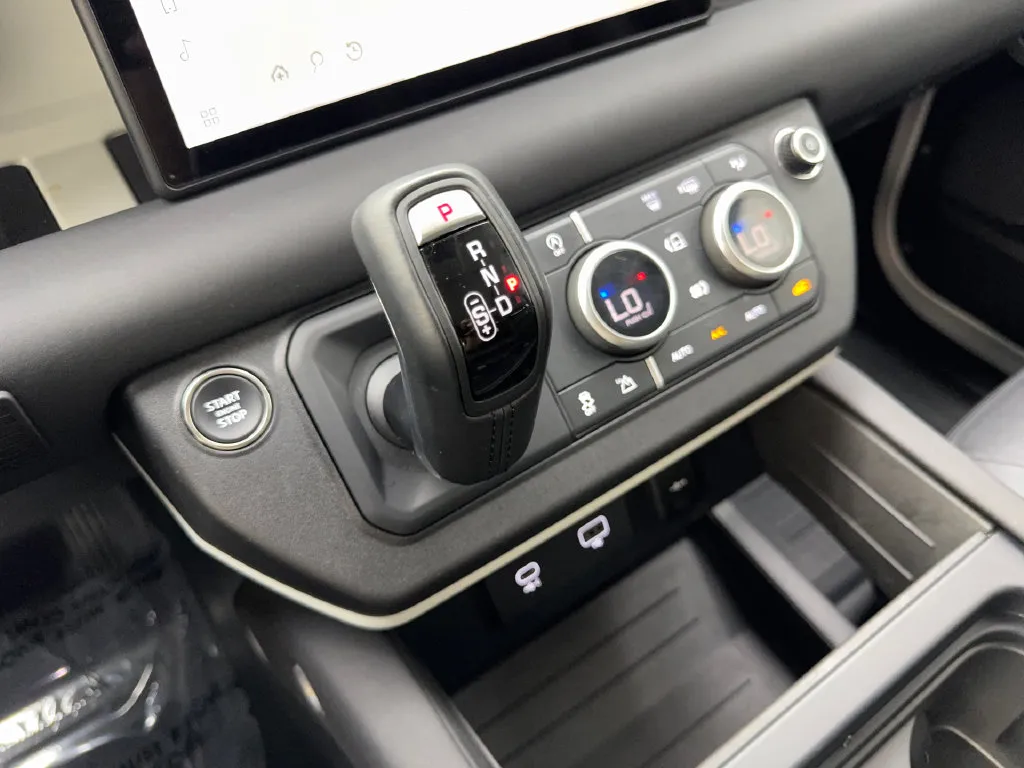 Land Rover Defender photo 67