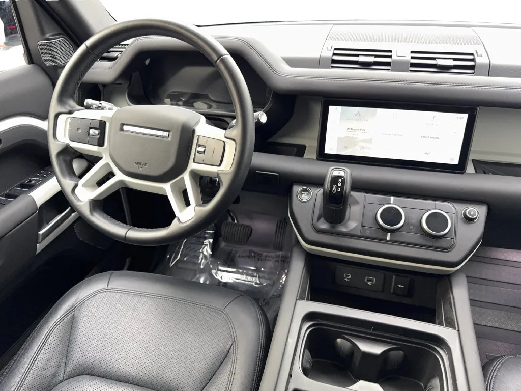 Land Rover Defender photo 54