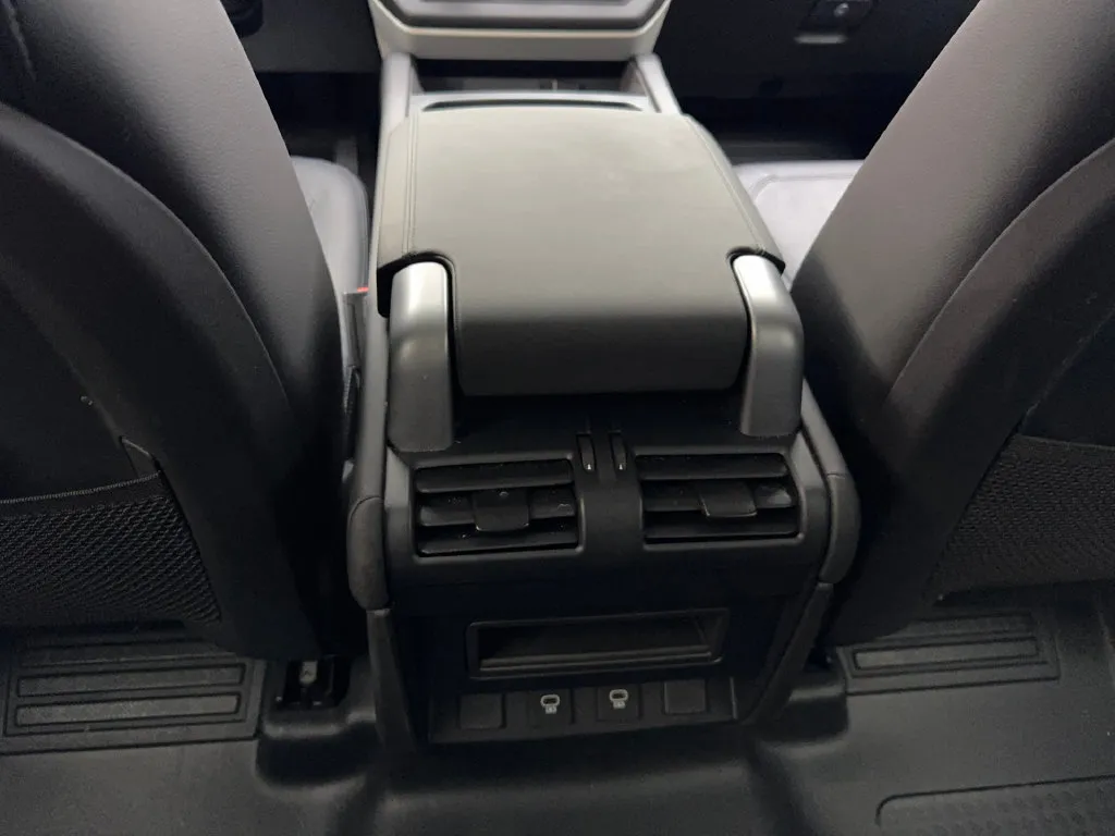 Land Rover Defender photo 68