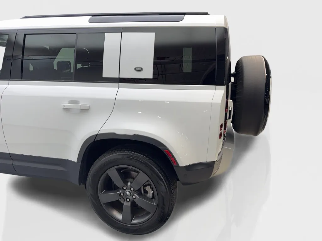 Land Rover Defender photo 19