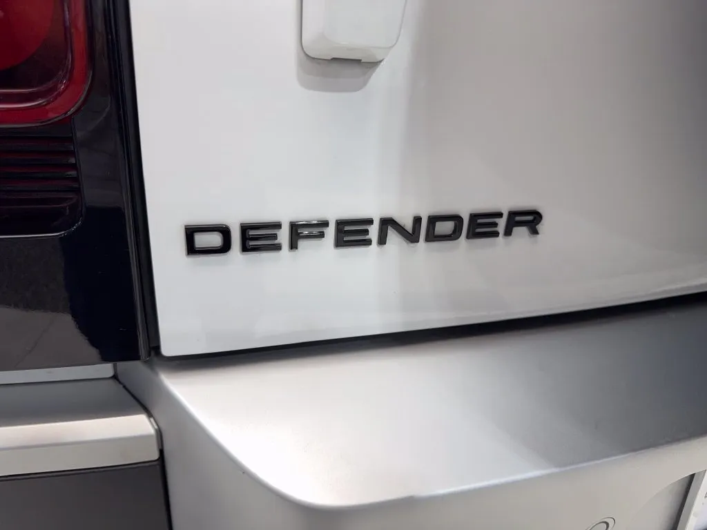 Land Rover Defender photo 25