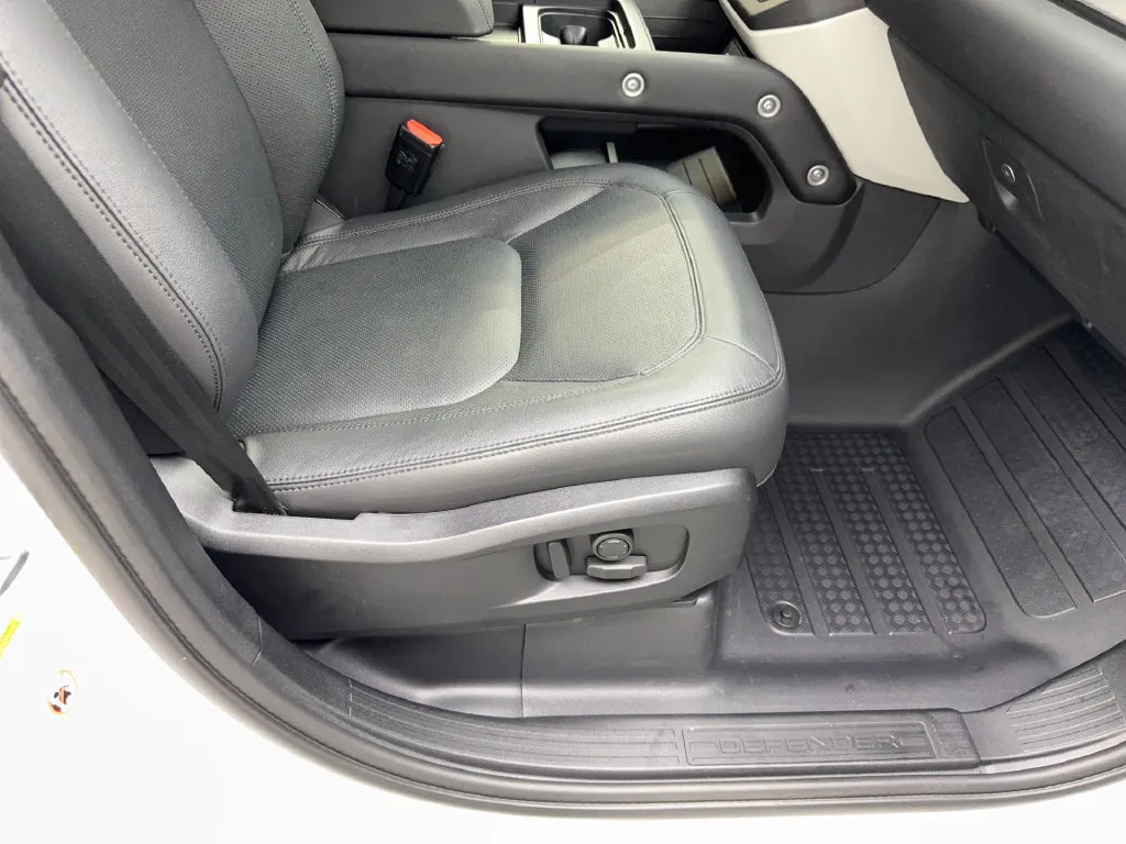 Land Rover Defender photo 45