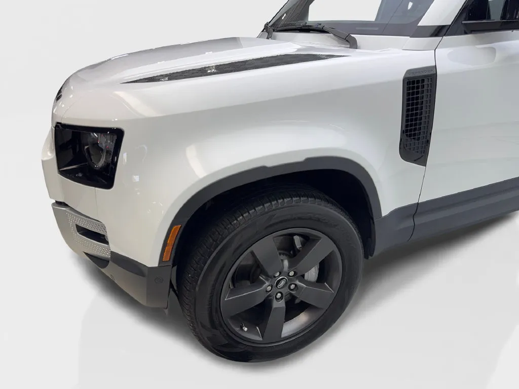Land Rover Defender photo 20
