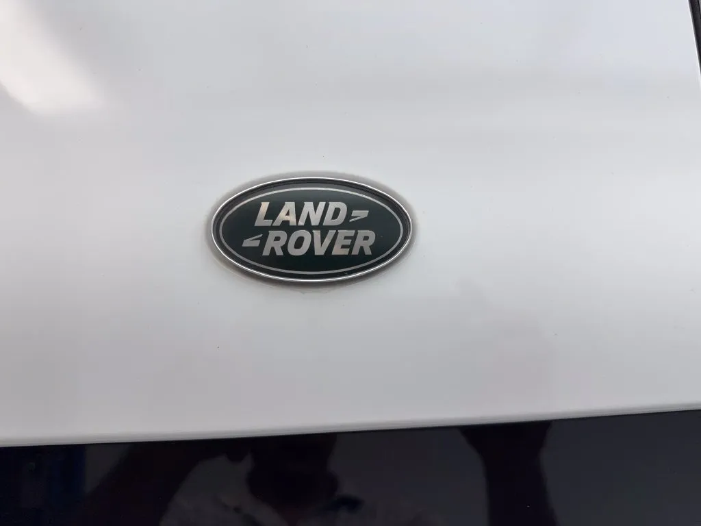 Land Rover Defender photo 22