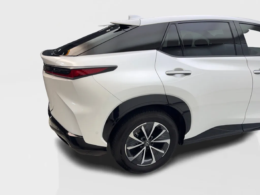 Lexus RZ photo 18