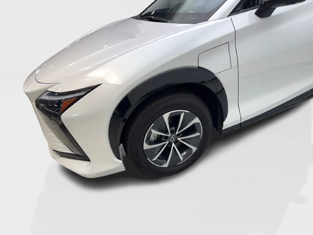 Lexus RZ photo 20