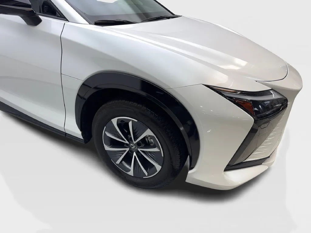 Lexus RZ photo 21