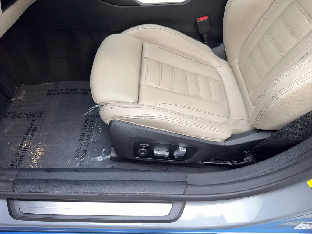 BMW i4 photo 28