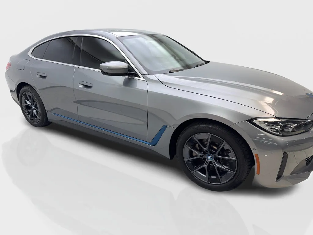 BMW i4 photo 14