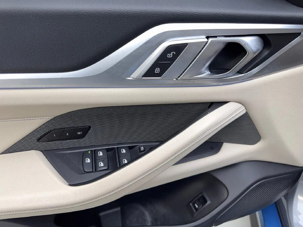 BMW i4 photo 34
