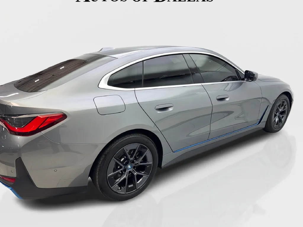 BMW i4 photo 15