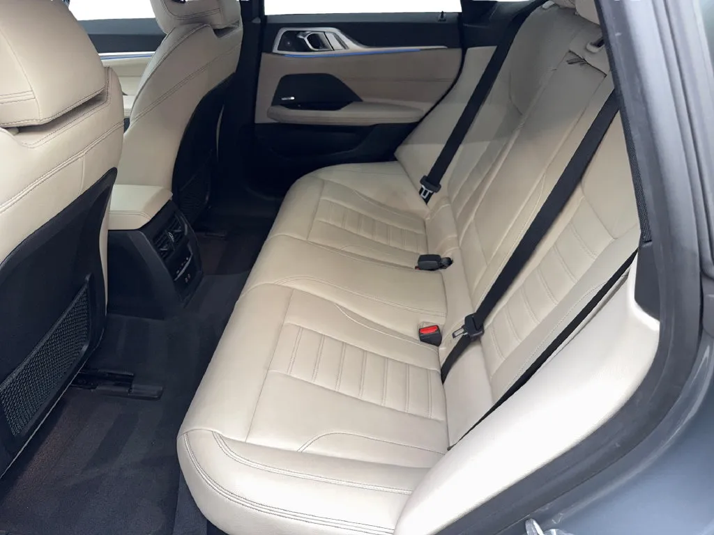 BMW i4 photo 35
