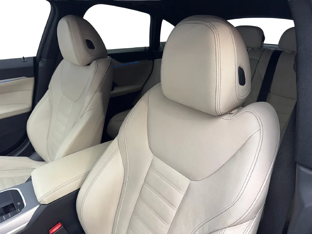 BMW i4 photo 29