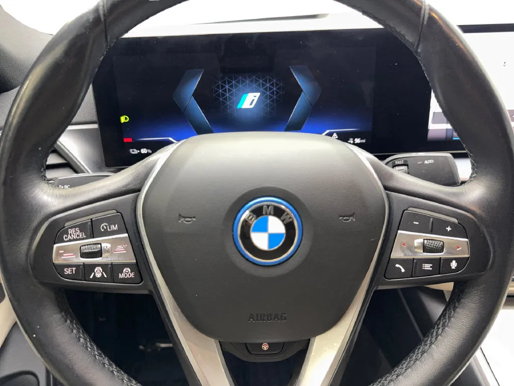 BMW i4 photo 59