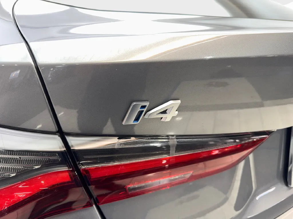 BMW i4 photo 25