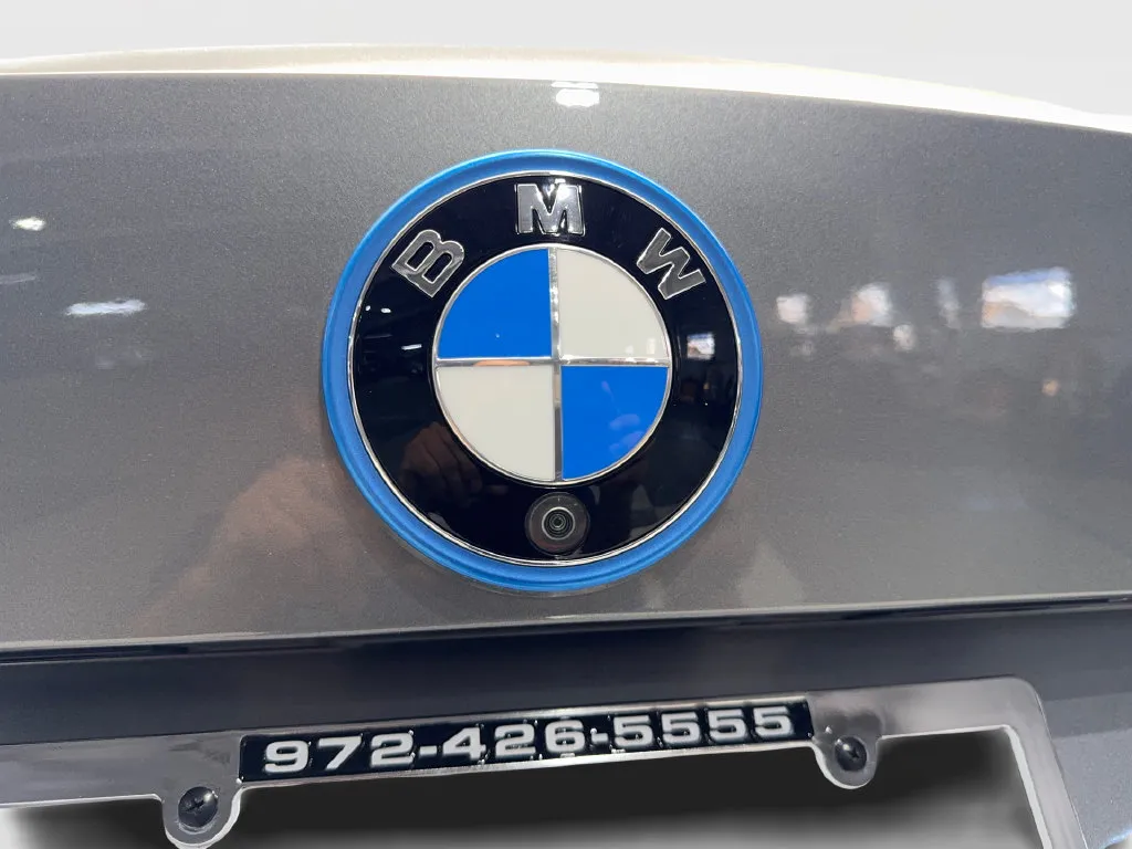 BMW i4 photo 23