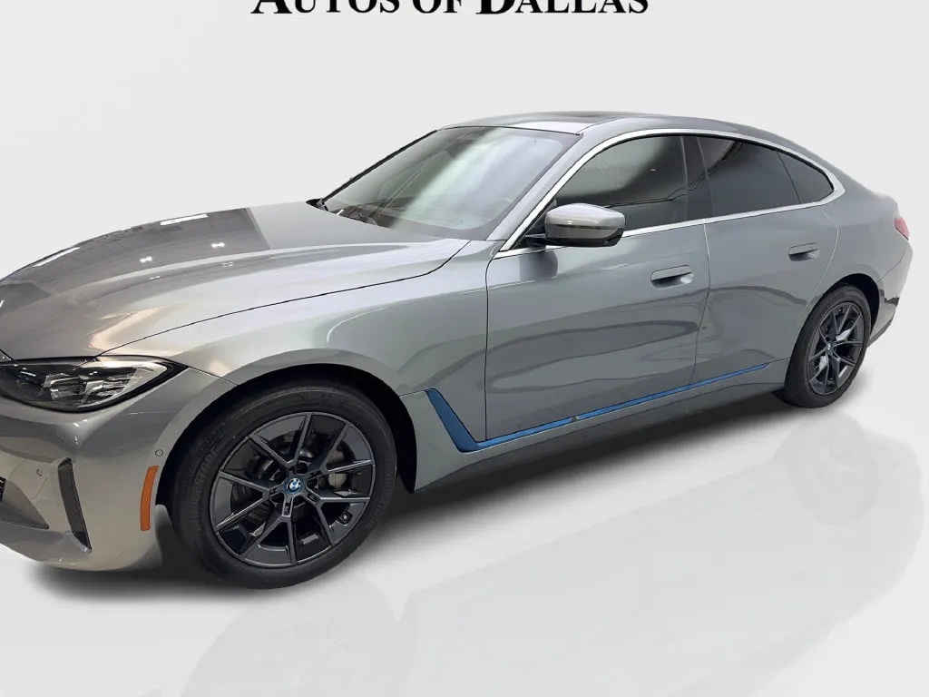 BMW i4 photo 12
