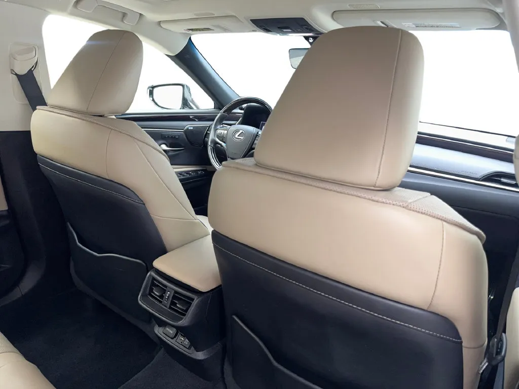 Lexus ES photo 42