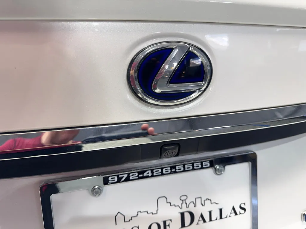 Lexus ES photo 23
